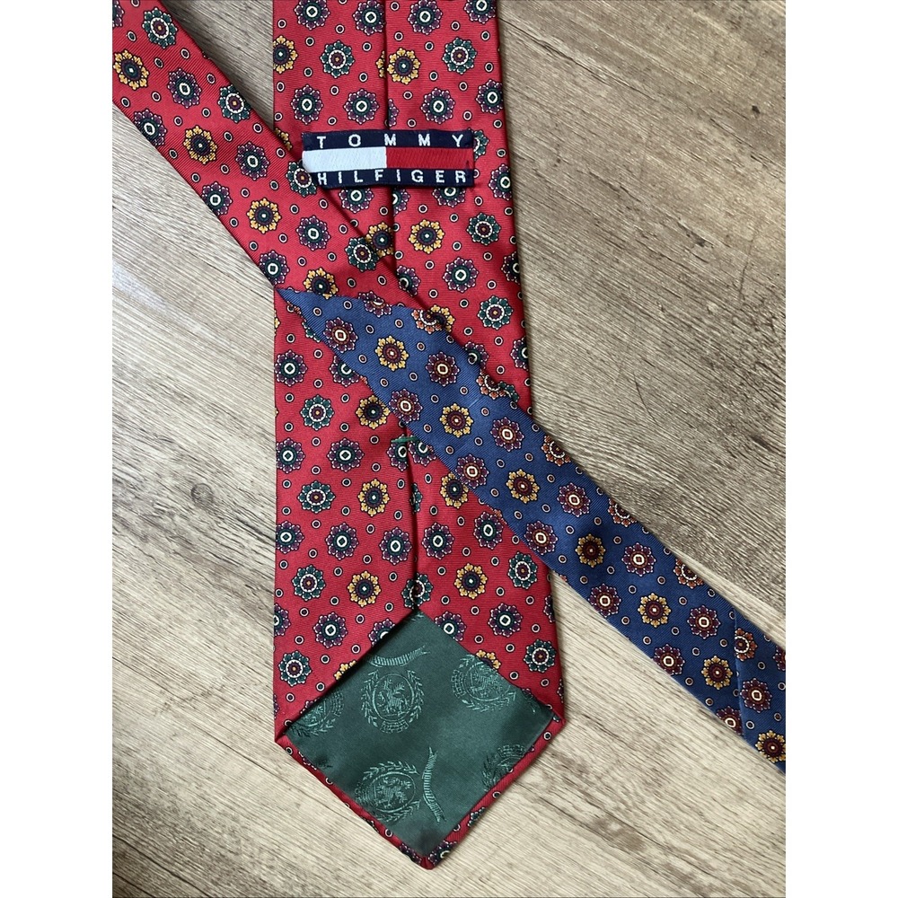 Tommy Hilfiger 100% Italian Silk Men's Neck Tie Red Blue Flower 4"